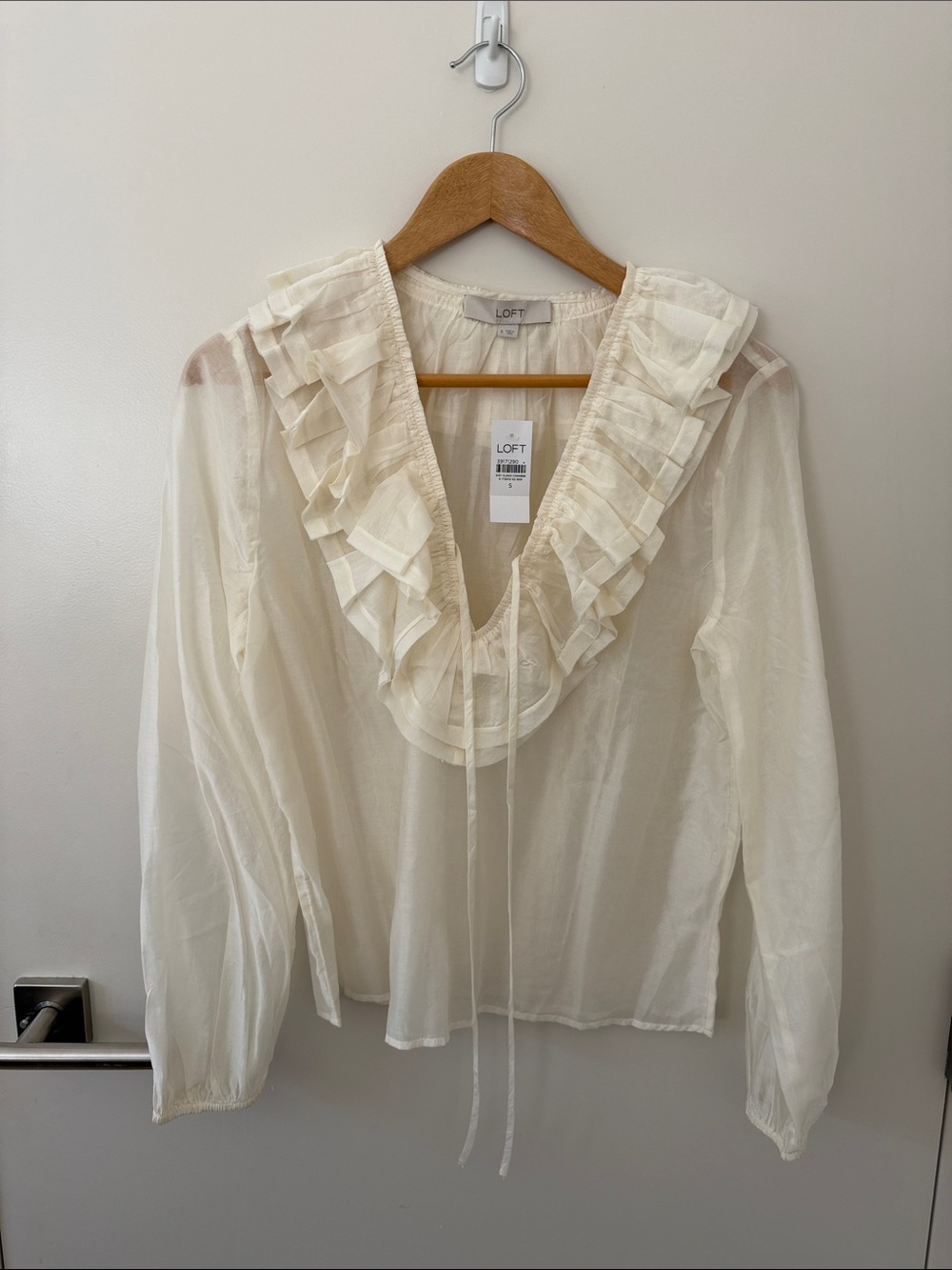 NWT LOFT Cream Ruffle V-Neck Long Sleeve Blouse